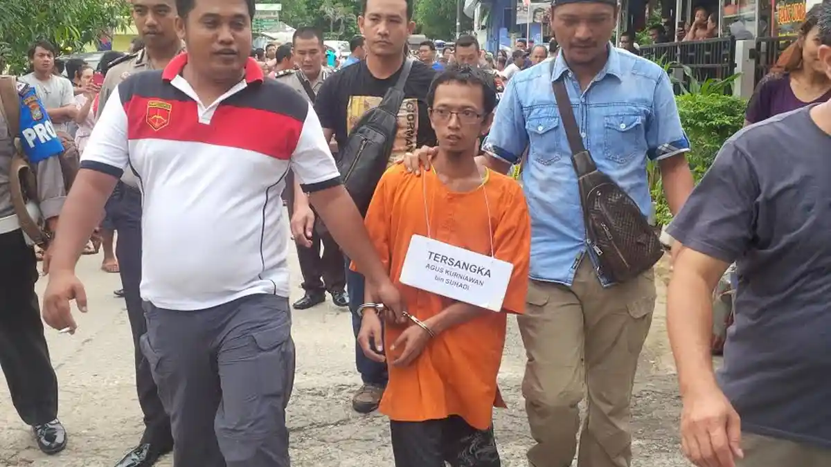 Usai Rekontruksi, Agus Minta Polisi Ambilkan Al-Quran Miliknya