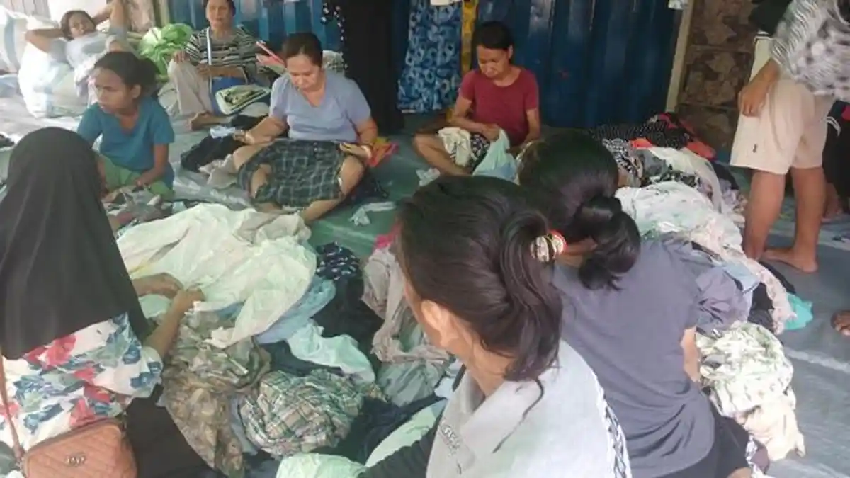 Jelang Hari Raya Natal, Pakaian Rombengan Laris di Kalabahi Alor