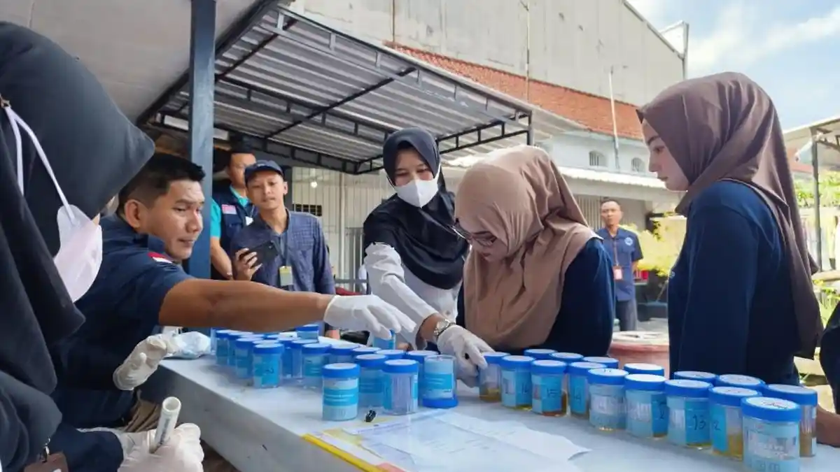 Lapas Blitar Gelar Razia Kamar Warga Binaan, Pegawai dan Napi Juga Dites Urine