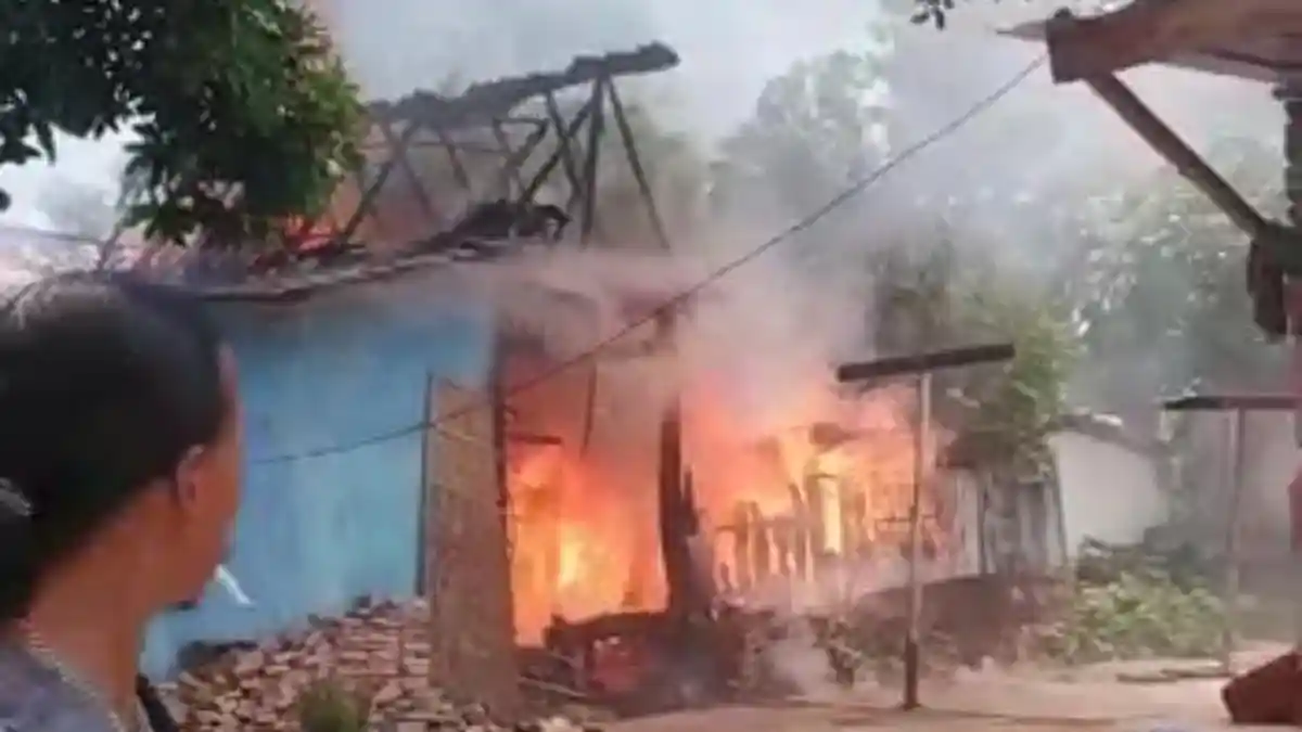 Rumah di Situbondo Terbakar Hebat, Penghuni sedang Pergi Bekerja, Kerugian Rp40 juta