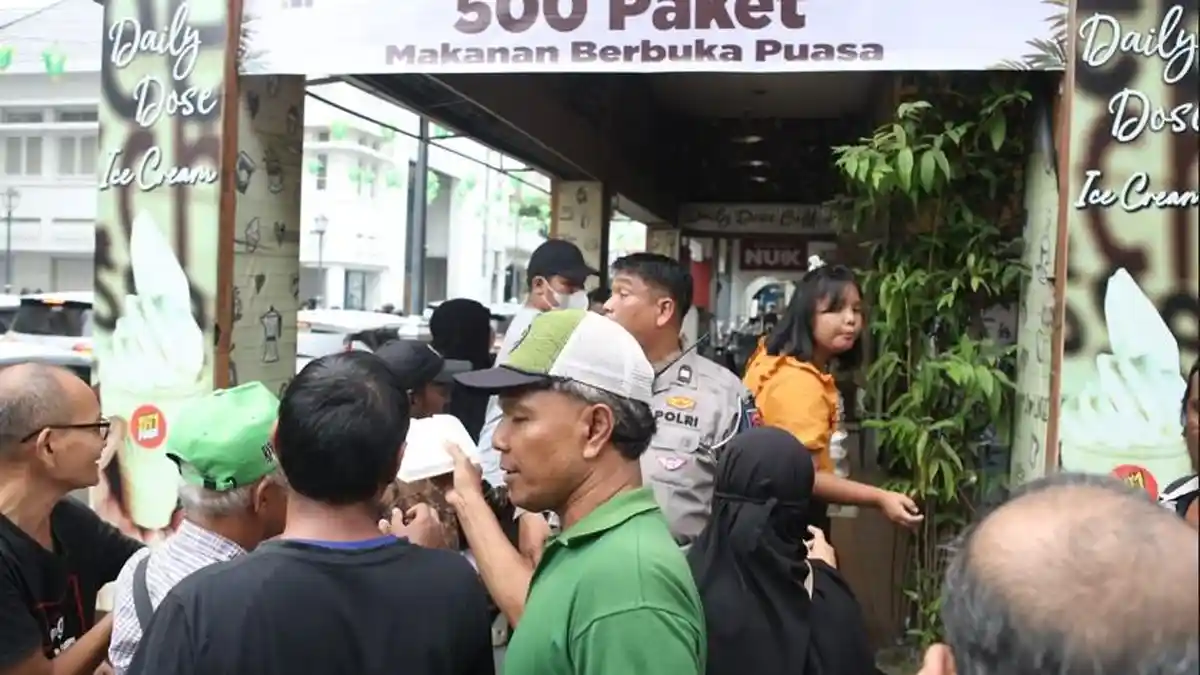 Digelar Tiap Tahun, Daily Dose Bagikan 500 Paket Makanan Berbuka 
