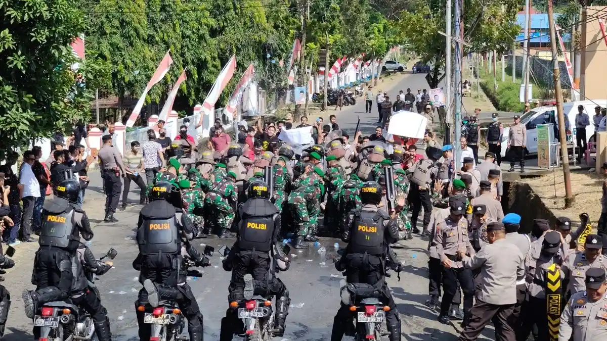 Potret Simulasi Pengamanan Pilkada 2024 di KPU Sinjai Sulsel