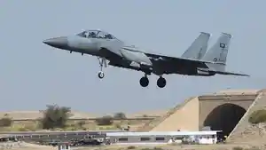 Jet-tempur-F-15-milik-Arab-Saudi-mendarat-di-Pangkalan-Khamis-Mushayt.jpg