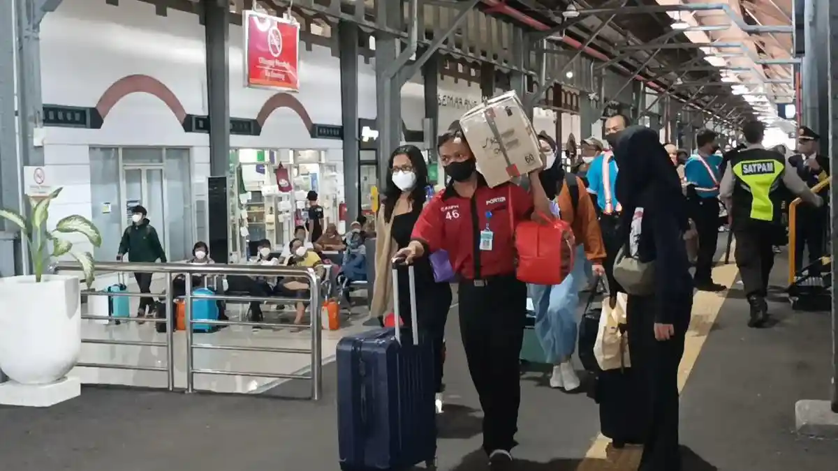 Catatan PT KAI Daop IV Semarang - Puncak Arus Balik Minggu 8 Mei 2022, Total Ada 24.656 Penumpang