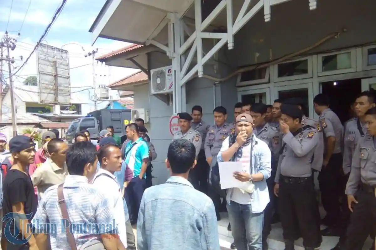 Warga Empat Desa Kembali Datangi PLN Sekadau