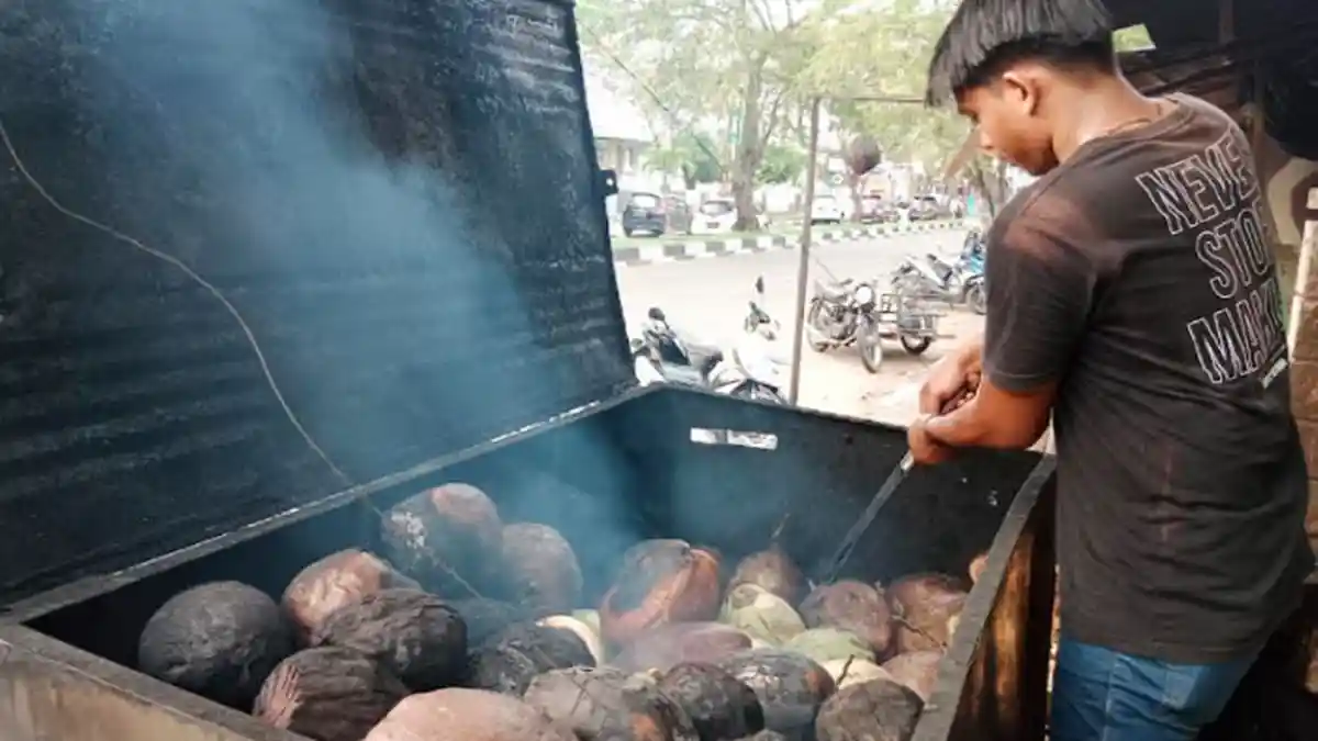 Melihat Usaha Kuliner Unik Kelapa Muda Bakar di Banda Aceh yang Kaya Manfaat untuk Kesehatan