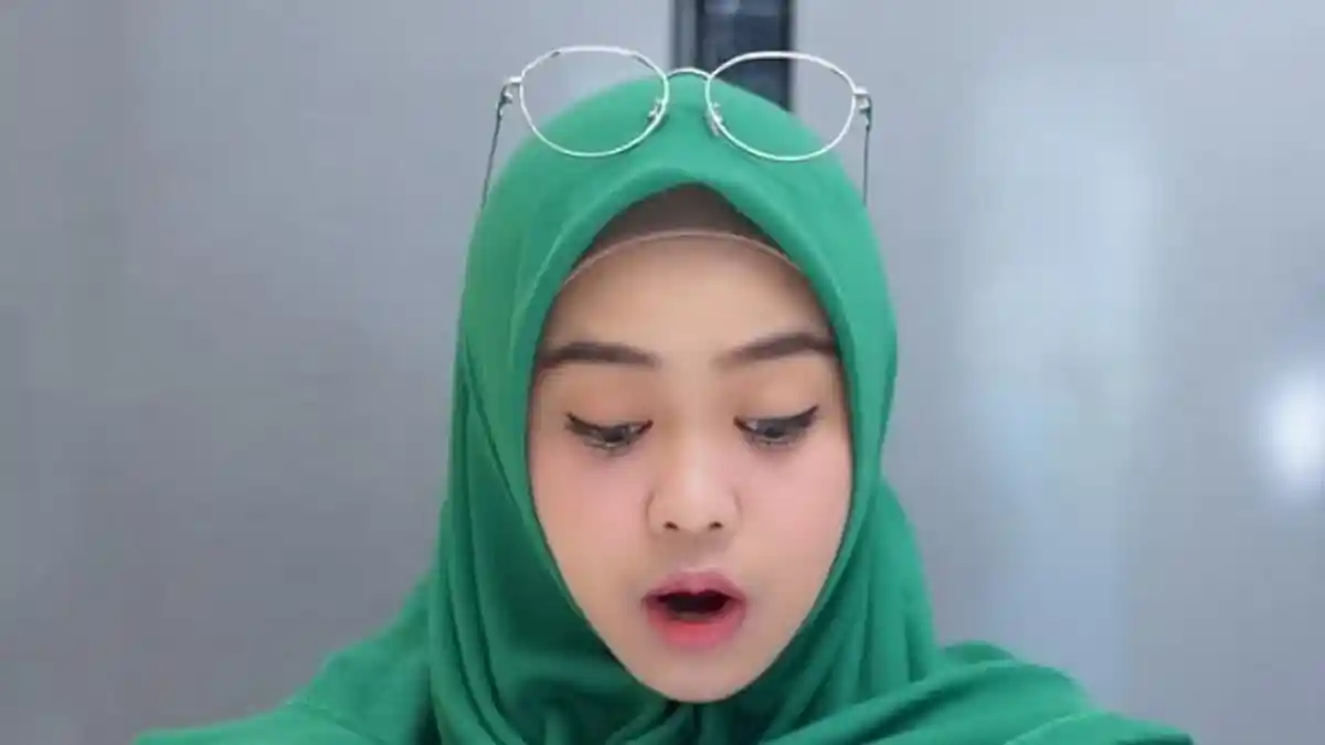 Ria Ricis Sahabat Atta Naik Pitam & Bilangi Netizen Gini Usai Dikomentari Pedas Soal iPhone 11