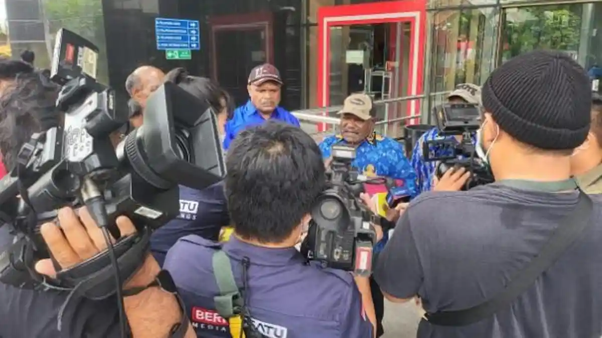 Kepala Suku Amungme Ingin Jemput Pulang Eltinus Omaleng dari KPK