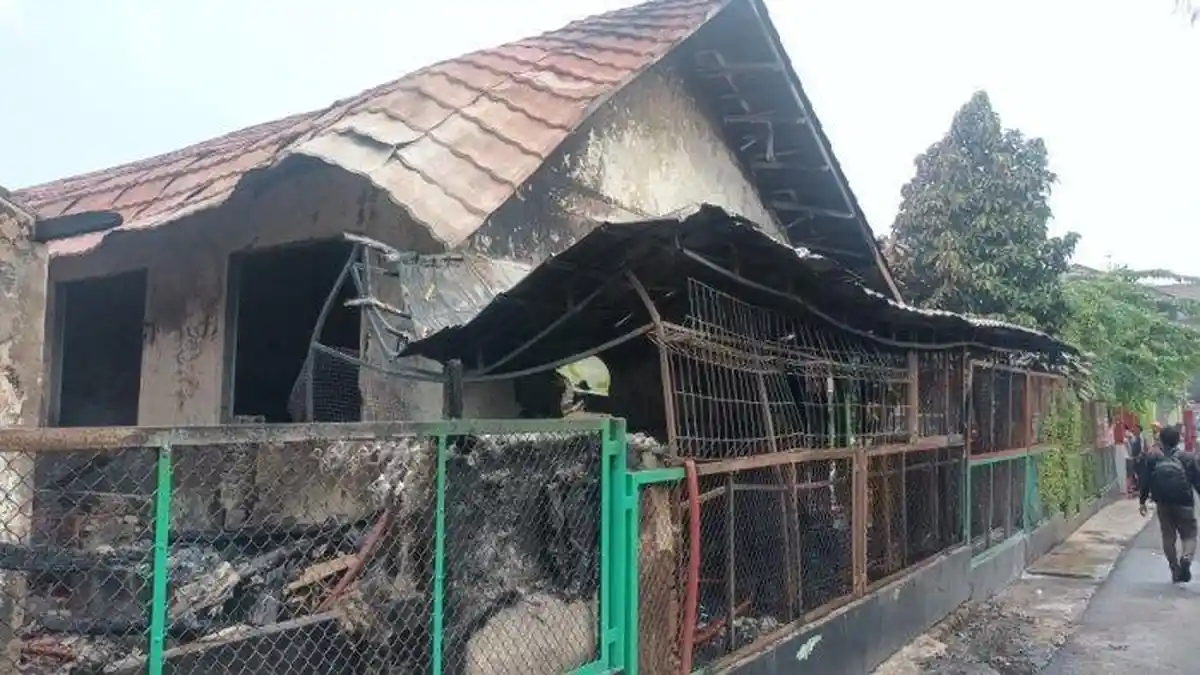 18 Ruang Kelas SDN 01 Pondok Bambu Terbakar, Proses Belajar Dipindah ke Sekolah Lain Mulai Besok
