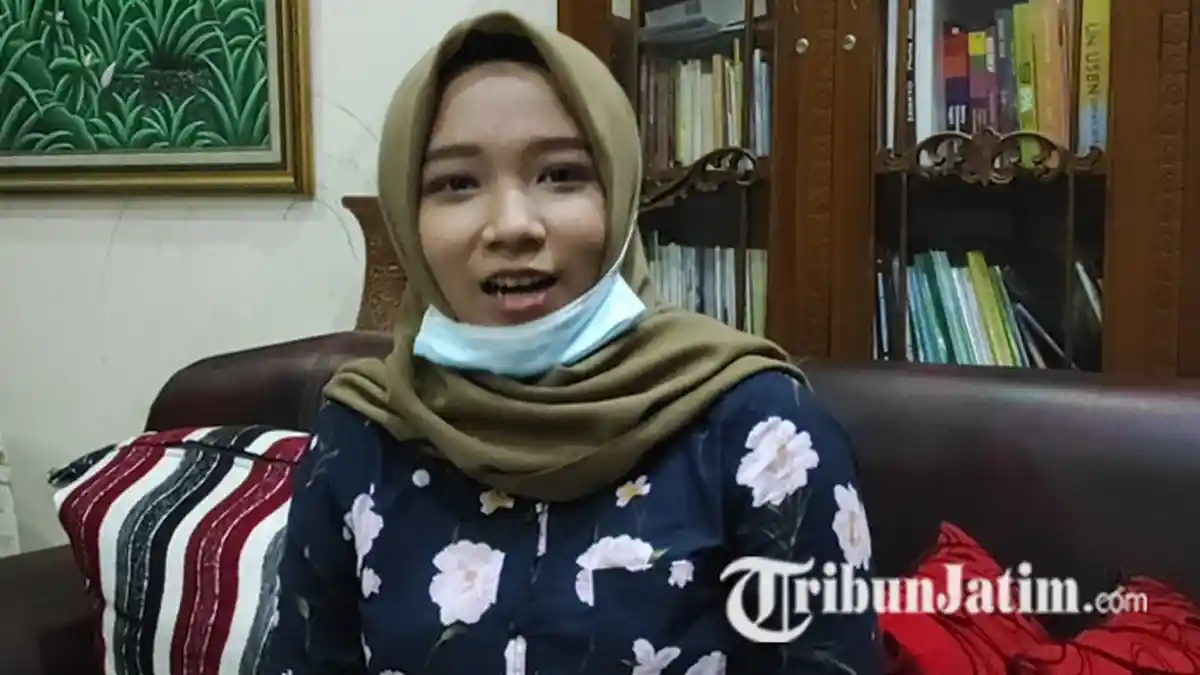 Diterima FK Unair Sebagai Mahasiswa Termuda, Guru Ungkap Cara Belajar Rizqi Nabila Ramadhani
