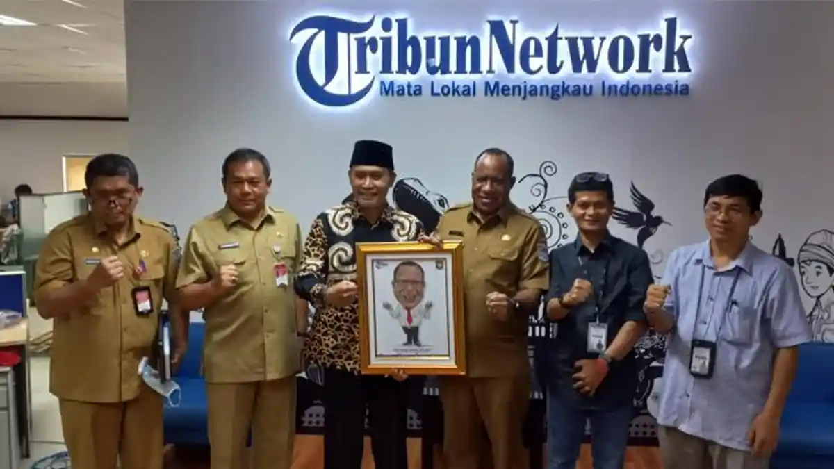 Bicara Soal DOB, Wamendagri: Warga Papua Antusias Hingga Turun ke Jalan!