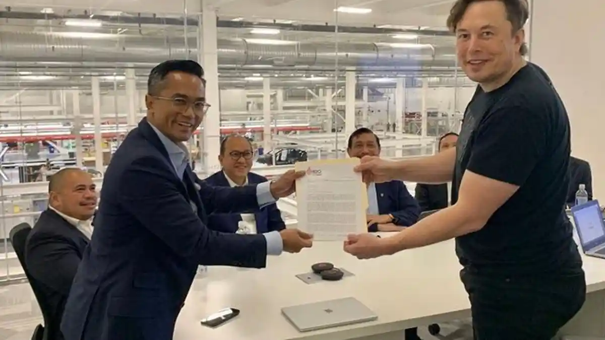 Luhut Pandjaitan Bertemu Elon Musk di Pabrik Tesla, Ini yang Dibicarakan