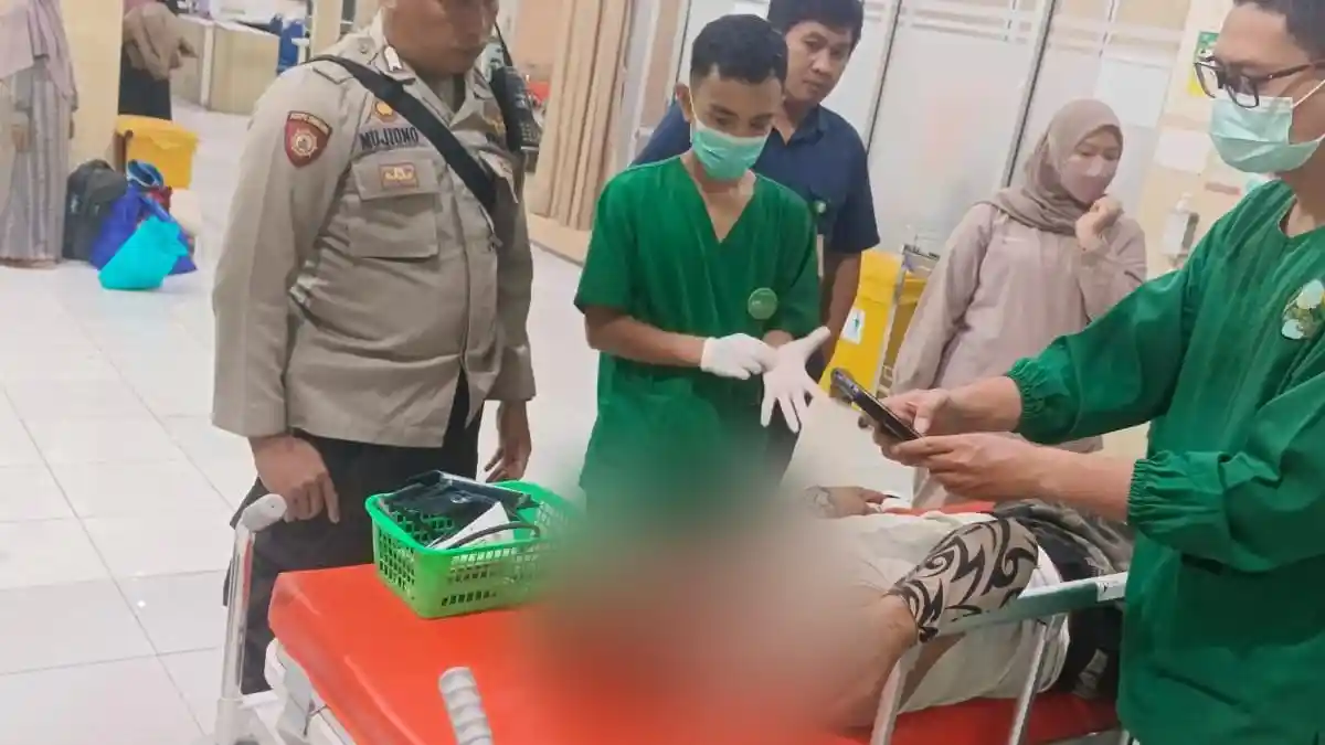 Sering Minta Jatah Paksa Ke PKL Stadion Gelora Merdeka Kraksaan, Preman ...