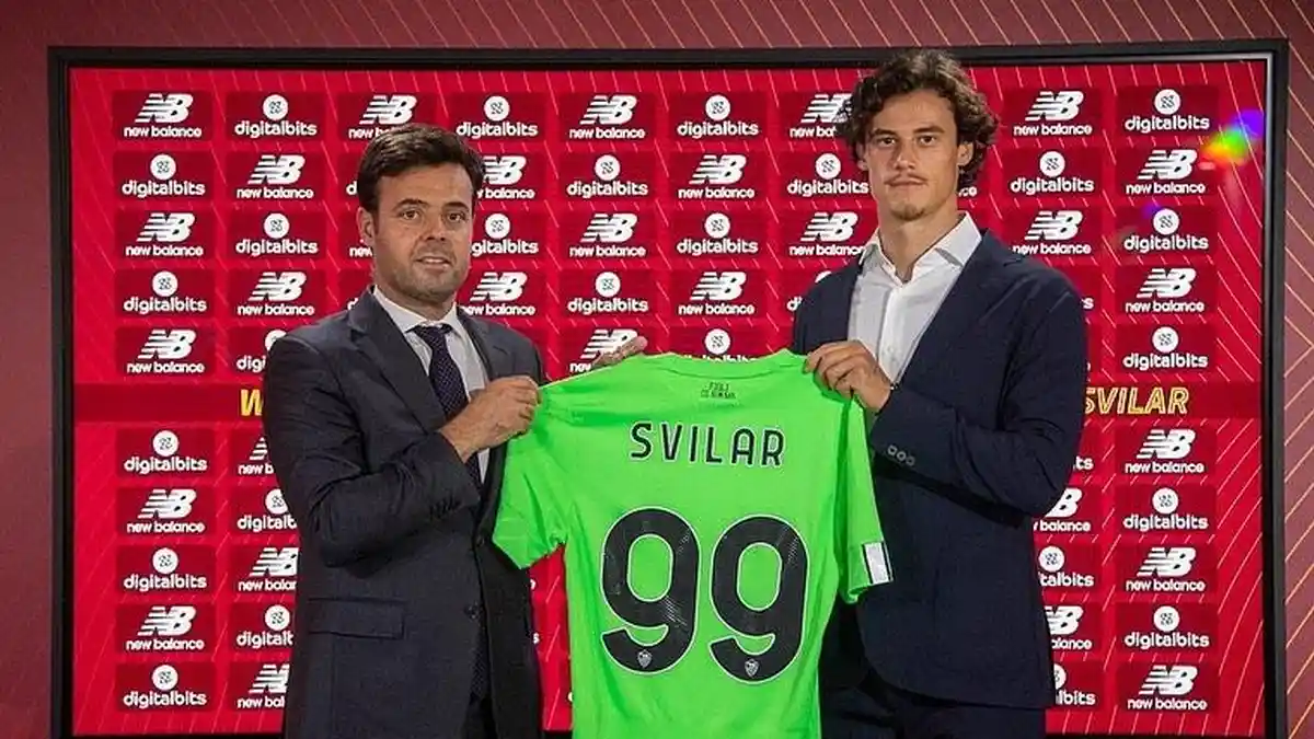 AS Roma Dapat Kiper Baru, Mile Svilar Datang dari Benfica dengan Status Bebas Transfer
