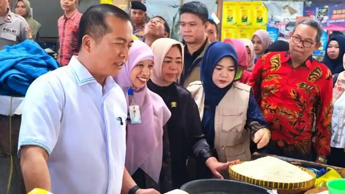 Safari Ramadan: Jalan Gubernur Iqbal Memahami Harga Bapok dan Luka Stunting