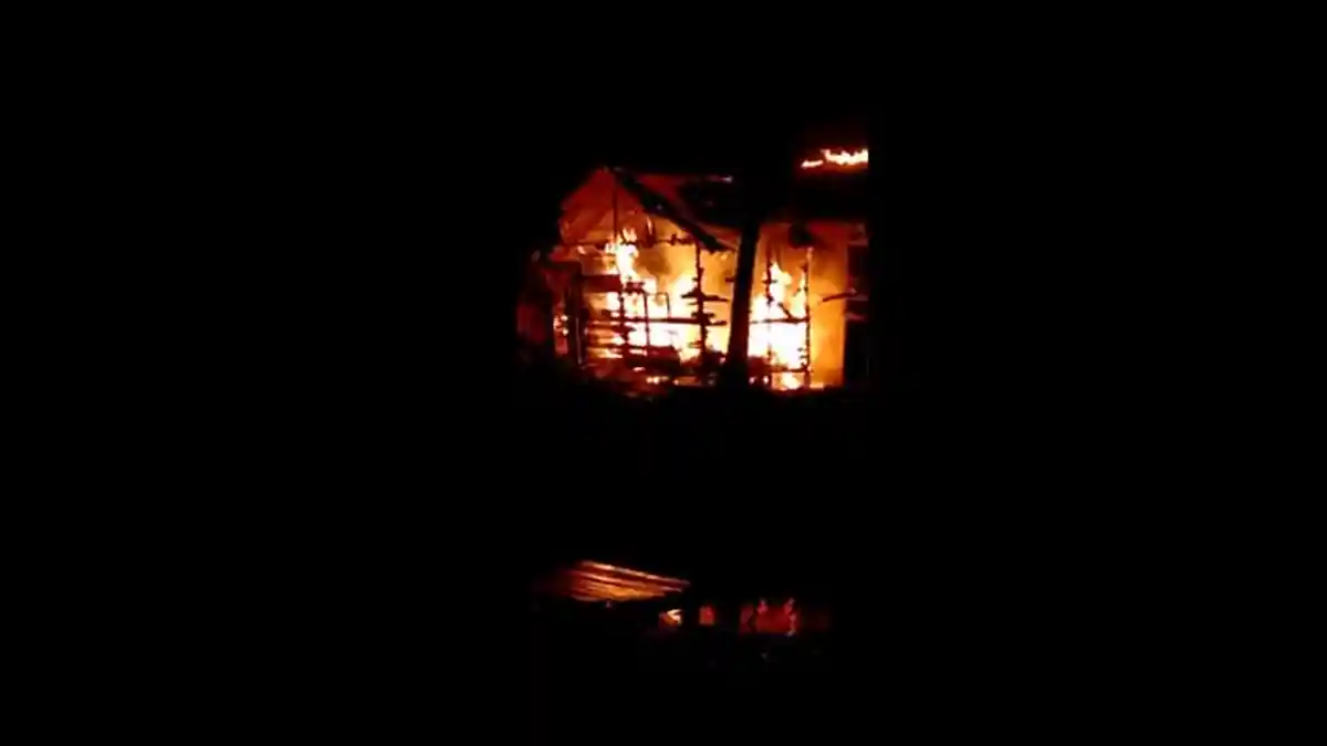 Kebakaran Hanguskan Satu Rumah Warga di Desa Bakau Darat
