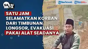 Reporter-Tribun-Jambi-Frengky-Widarta-dan-tetangga-korban-longsor-Firdaus-Lokasi-di-Dusun-Empelu.jpg