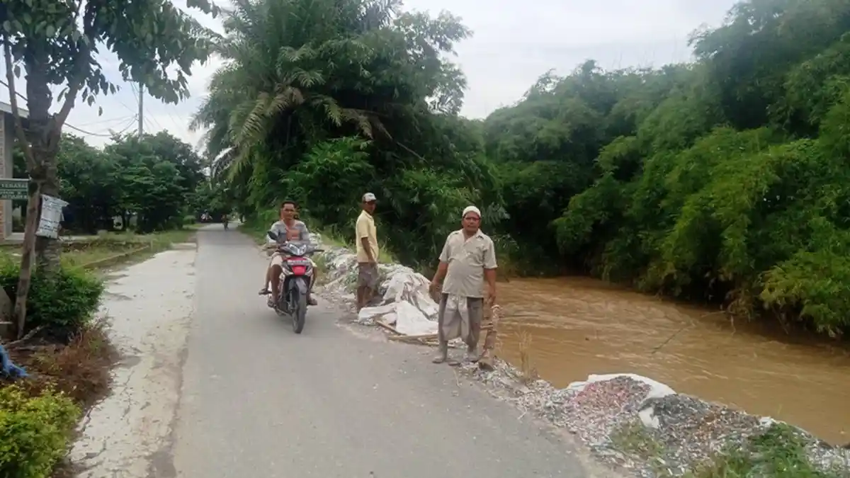 Warga Desa Dalu X B Deliserdang Minta Pemerintah Segera Hentikan Abrasi Sungai Belumai