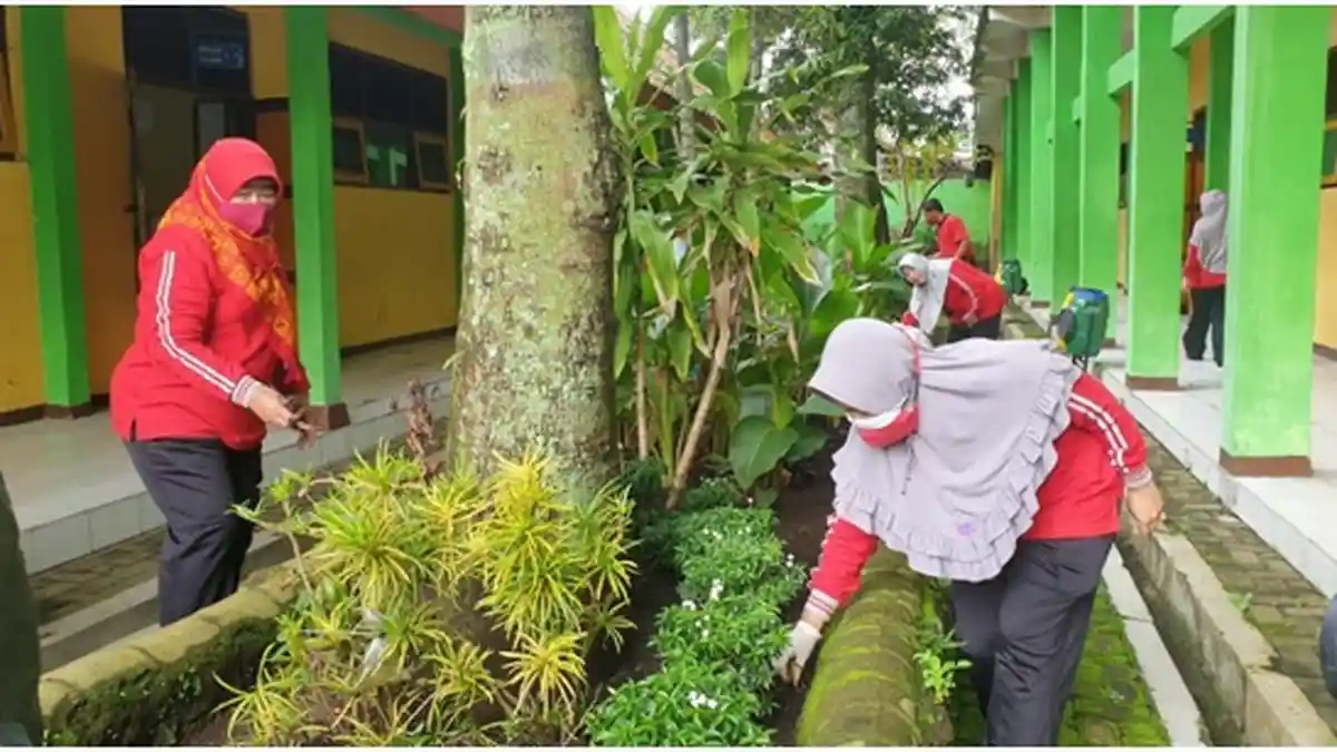 Jaga Kebersihan Lingkungan, SMPN 3 Mranggen Bertekad Raih Lagi Adiwiyata Nasional