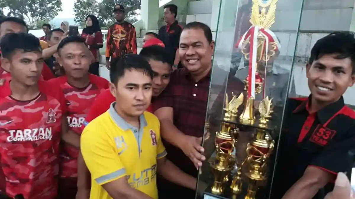 Tim Putri Kembar Sinjai Ramaikan Walikota Cup di Makassar