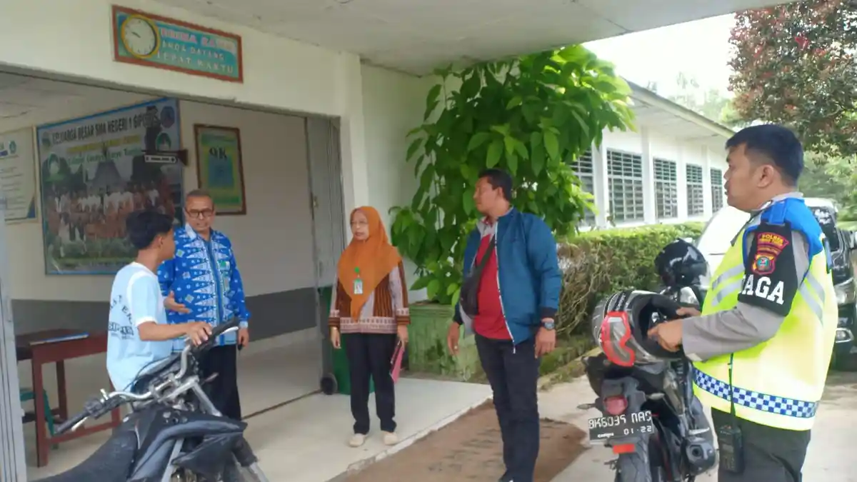 Bolos Jam Belajar, Pelajar Sipispis Ditangkap Polisi Sipispis Lalu Diserahkan ke Sekolah Asal