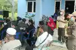 petugas-satpol-pp-dan-damkar-kapuas-bantu-pengamanan-vaksinasi-covid-19-di-upt-puskesmas-kapuas.jpg