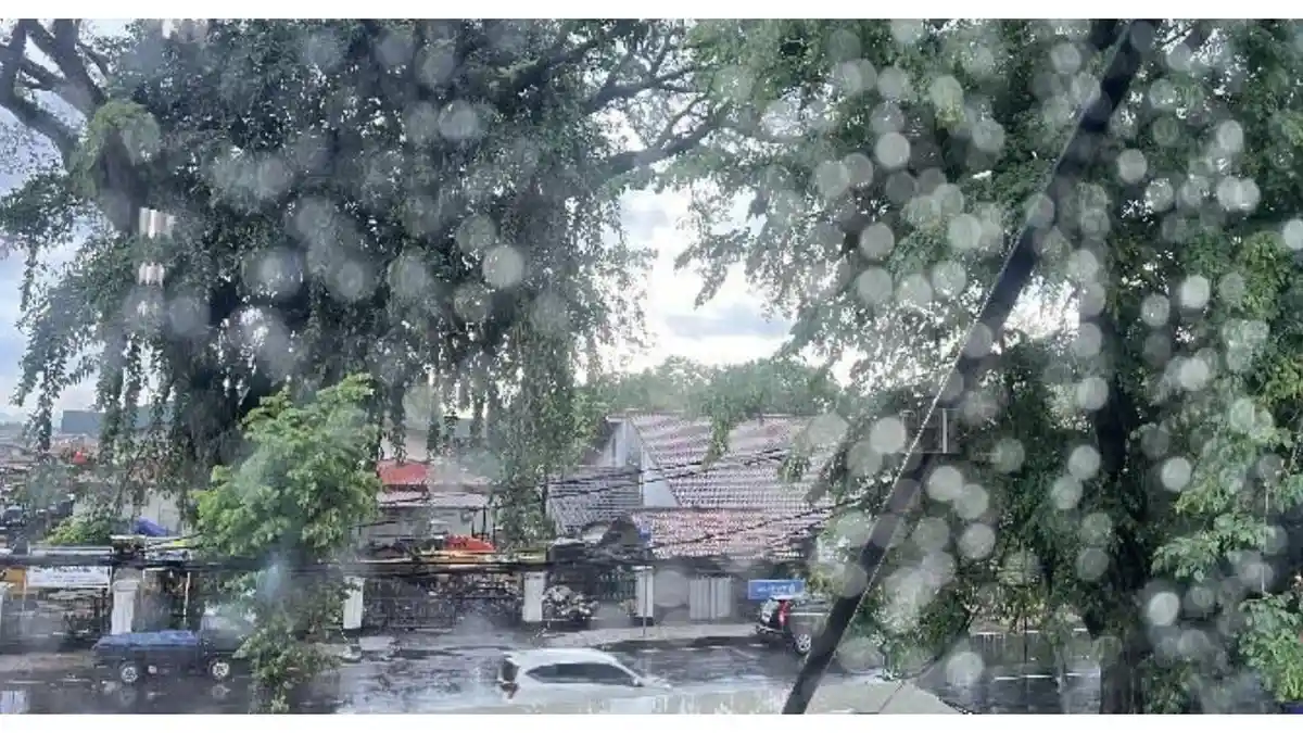 Prakiraan Cuaca Jawa Barat Hari Ini, 24 November 2025: Cerah Berawan hingga Hujan Ringan