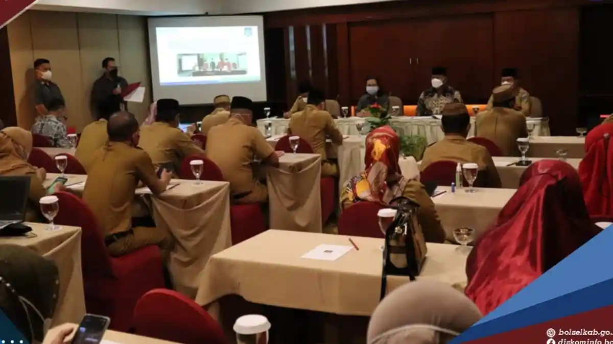 Wabup Bolsel Buka Rapat Forum Komunikasi dan Monev Penyediaan Faskes Sarpras dan SDM