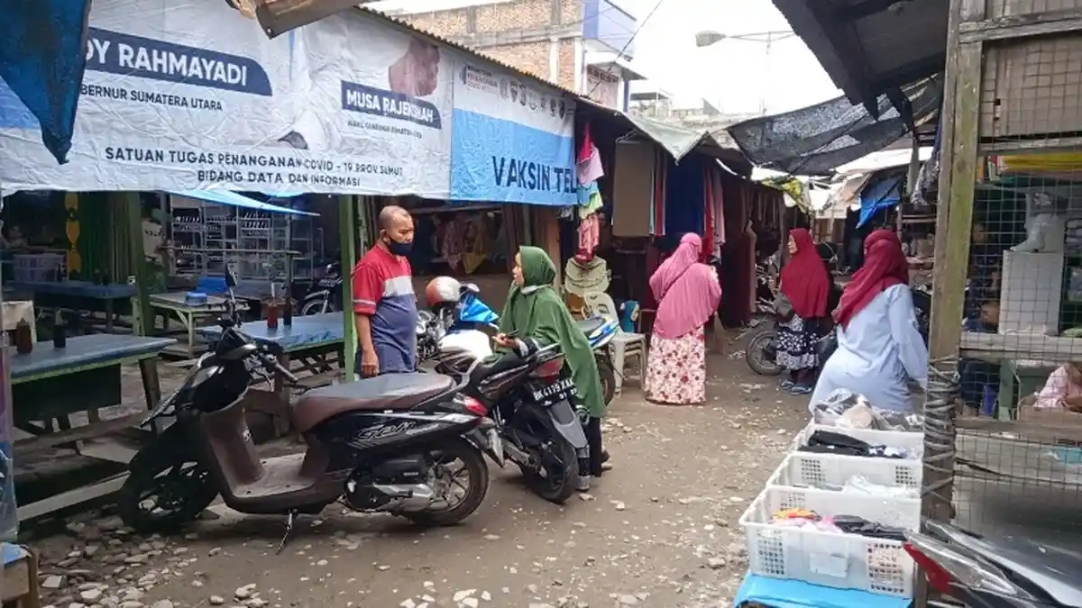 Becak pun Sudah Sulit Melintas, Pihak Kecamatan Perbaungan Segera Tertibkan PKL di Beberapa Titik