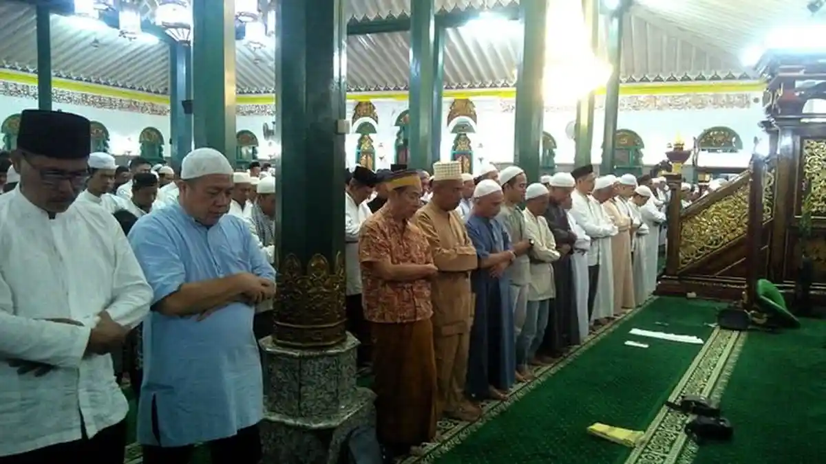 Meski Sholat Tapi Dianggap Belum Sholat, Kisah Sahabat yang Ditegur Nabi karena Sholat Seperti Ini