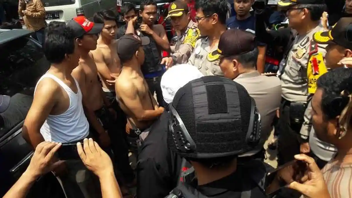 Dua Pria yang Dituduh Intimidasi Warga Kamal Bakal Laporkan Pengeroyoknya