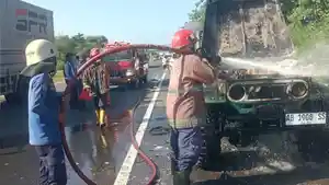 Kebakaran-Mobil-Palikanci.jpg