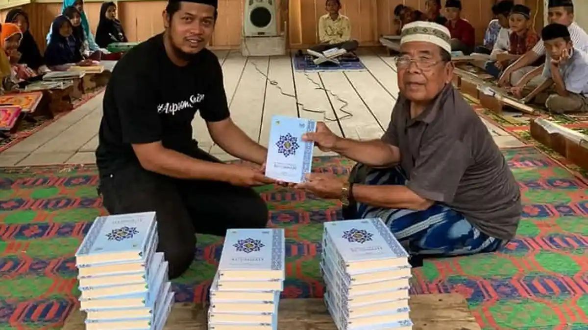 Komunitas ASAG Salurkan 350 Alquran ke Dayah