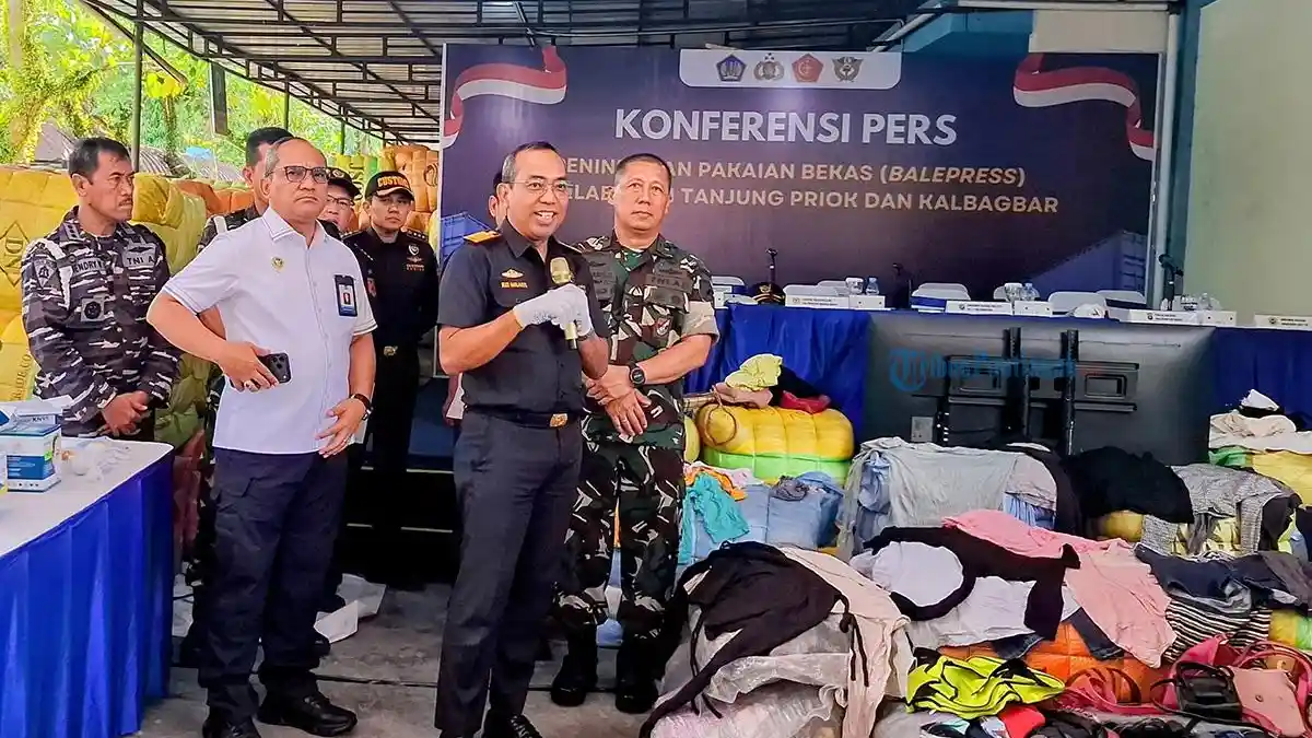 Ini Pemicu Puluhan Warga Tiba-tiba Geruduk Kantor Bea Cukai Kalbagbar Pakai Truk Malam-malam - Tribunpontianak.co.id