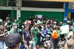Ratusan-pengemudi-Ojol-segel-kantor-Maximbbb.jpg