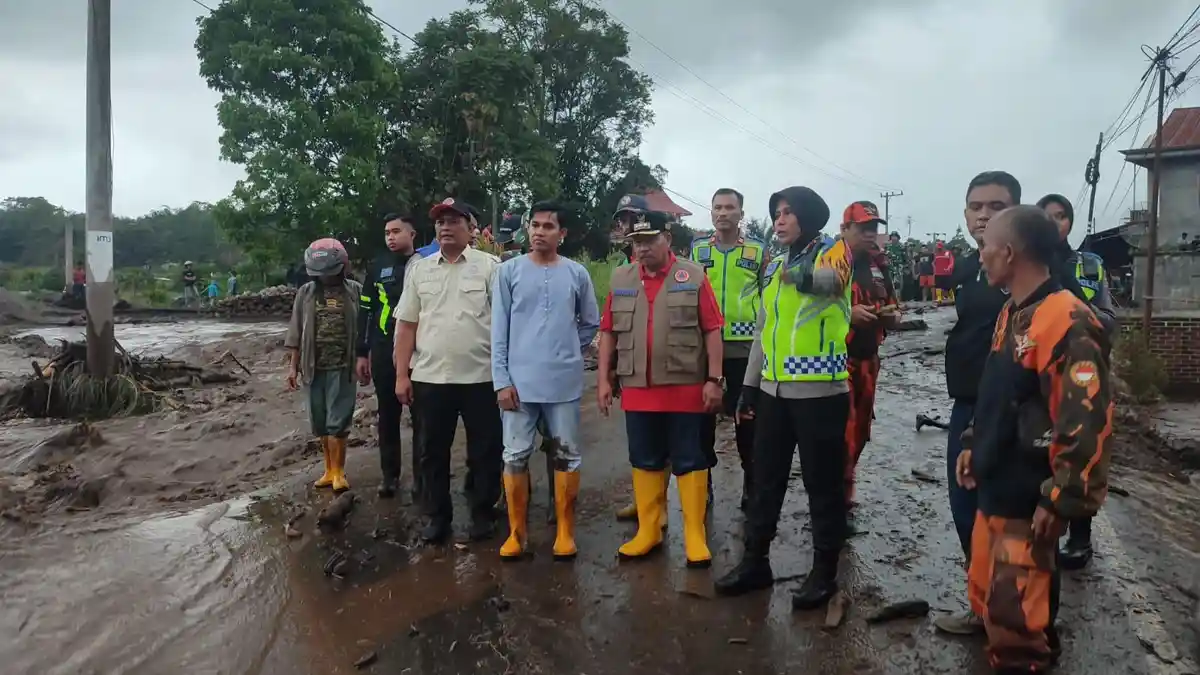 Banjir Bandang Lahar Dingin Melanda Kabupaten Agam, Rumah dan Jalan Terendam