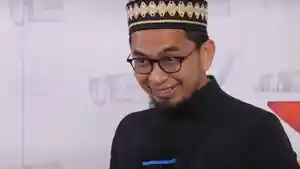 Ustadz-Adi-Hidayat-Penjelasan-tentang-perbedaan-iman-kuat-dan-standar.jpg