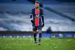 pemain-depan-paris-saint-germain-asal-brasil-neymar-berjalan-keluar-lapangan.jpg