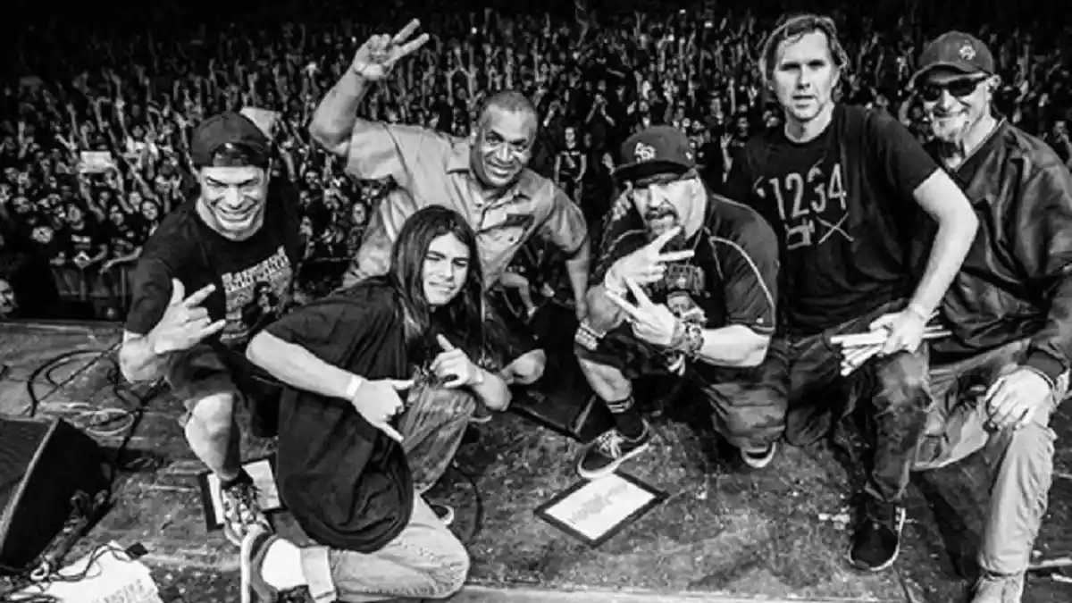 Avenged Sevenfold Bagi-Bagi Hadiah di Tengah Masa Karantina