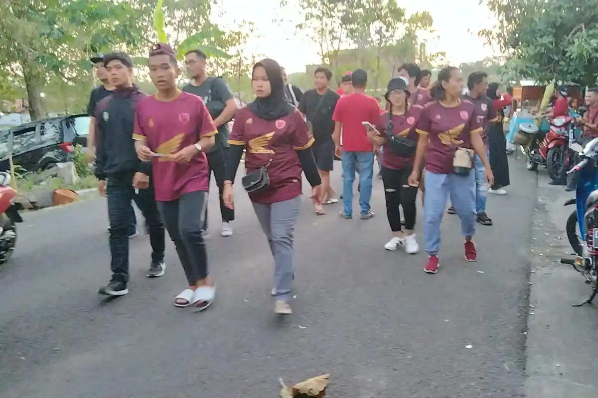 Dua Jam Sebelum Laga PSM Makassar vs Persib, Suporter Mulai Padati Stadion GBH Parepare