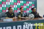Pelatih-Persebaya-Surabaya-Aji-Santoso-saat-jumpa-pers-jelang-laga-hadapi-Bali-United.jpg