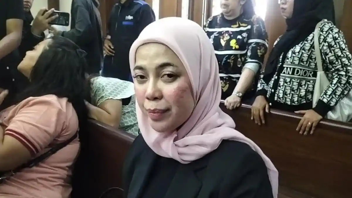 Sudah Putus, Kamelia Tetap Hadiri Sidang Ammar Zoni, Tampil Beda Pakai Hijab