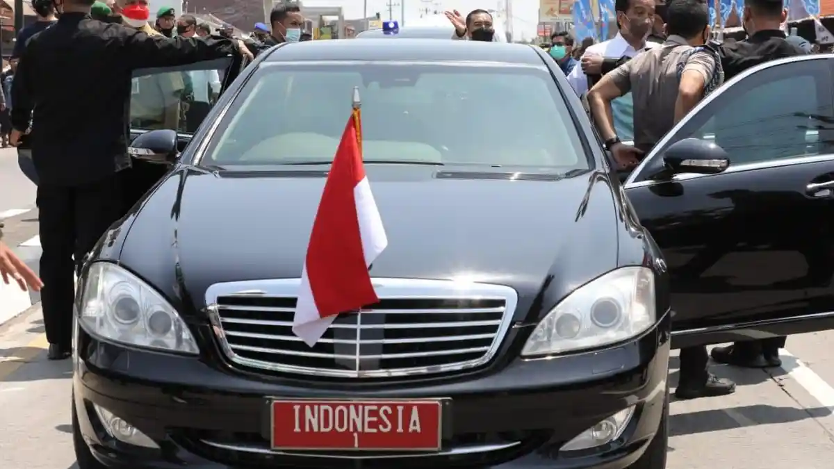 Duduk Semobil, Jokowi Titipkan Pesan Khusus ke Ganjar Pranowo