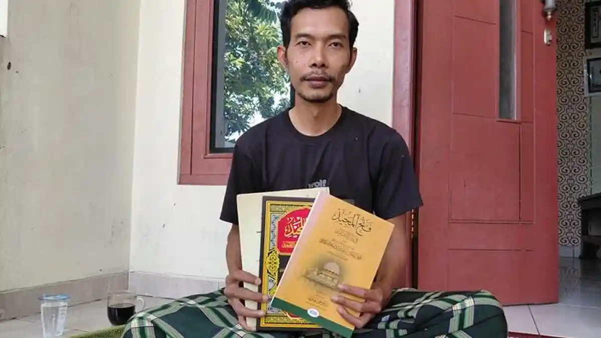 Mbah Riyan, Kuli Bangunan asal Kudus yang Diam-diam Jadi Ulama Peraih MUI Award - Tribunjateng.com