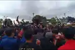 Aksi-dorong-dorongan-mahasiswa-dan-polisi-di-depan-kantor-DPRD-Lampung.jpg