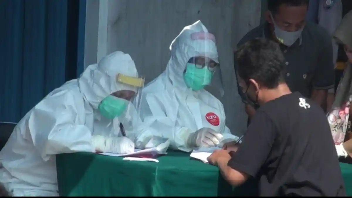 120 Pedagang di Dua Pasar Subang Lakukan Rapid Test