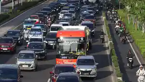 TransJakarta-Luncurkan-200-Unit-Bus-Listrik_20241213_190447.jpg