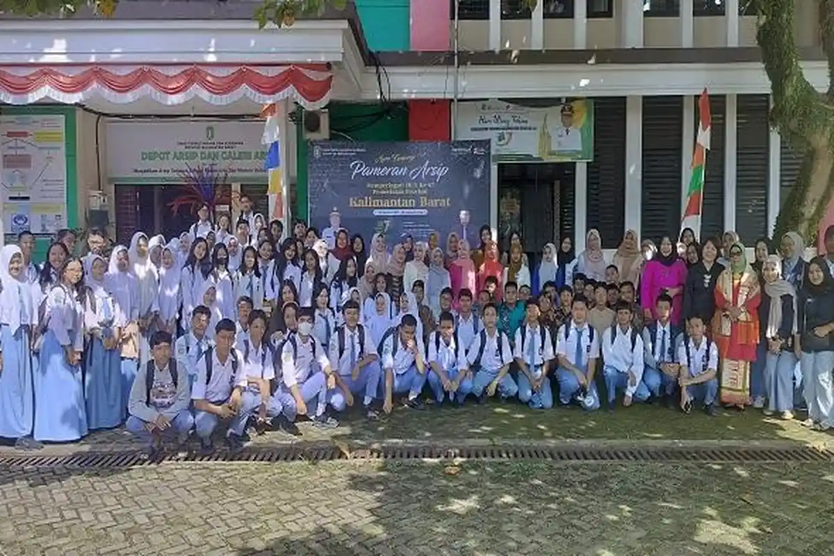 Dispersip Kalbar Pamerkan 500 Koleksi Arsip ke Pelajar dan Mahasiswa