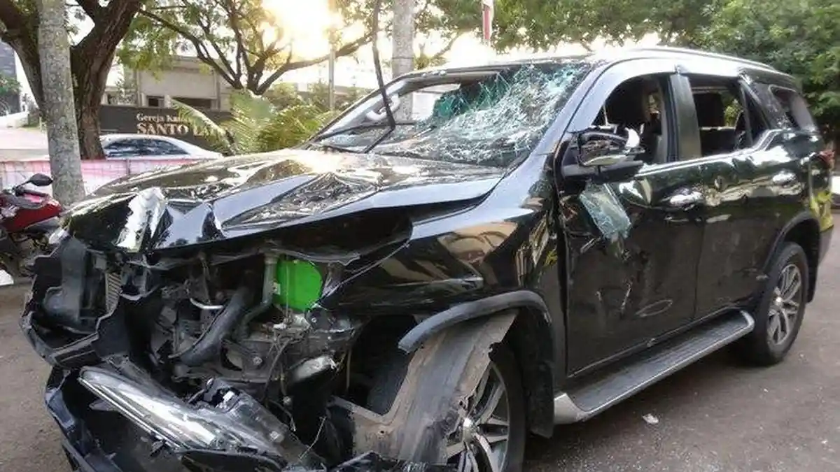 4 Perampok Kendarai Mobil Mewah Saat Beraksi, Berakhir Mengenaskan Setelah Tepergok Warga