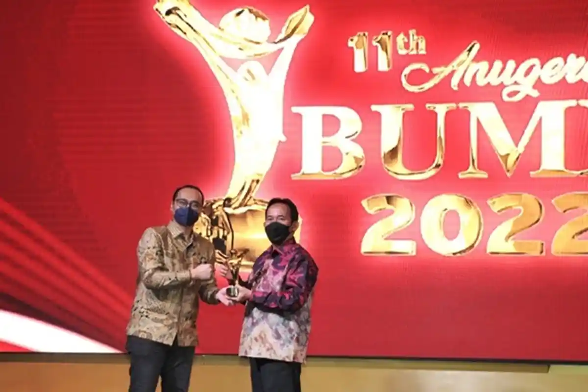 Dirut PTBA  Arsal Ismail Raih Penghargaan CEO Service and Operation Excellent